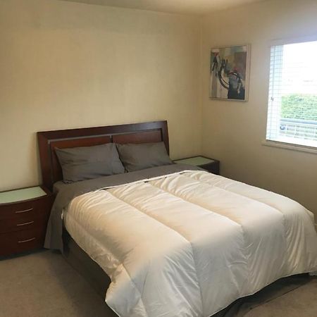 Spacious And Bright Large Suite With Separate Bathroom Richmond Luaran gambar