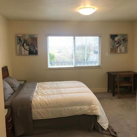 Spacious And Bright Large Suite With Separate Bathroom Richmond Luaran gambar
