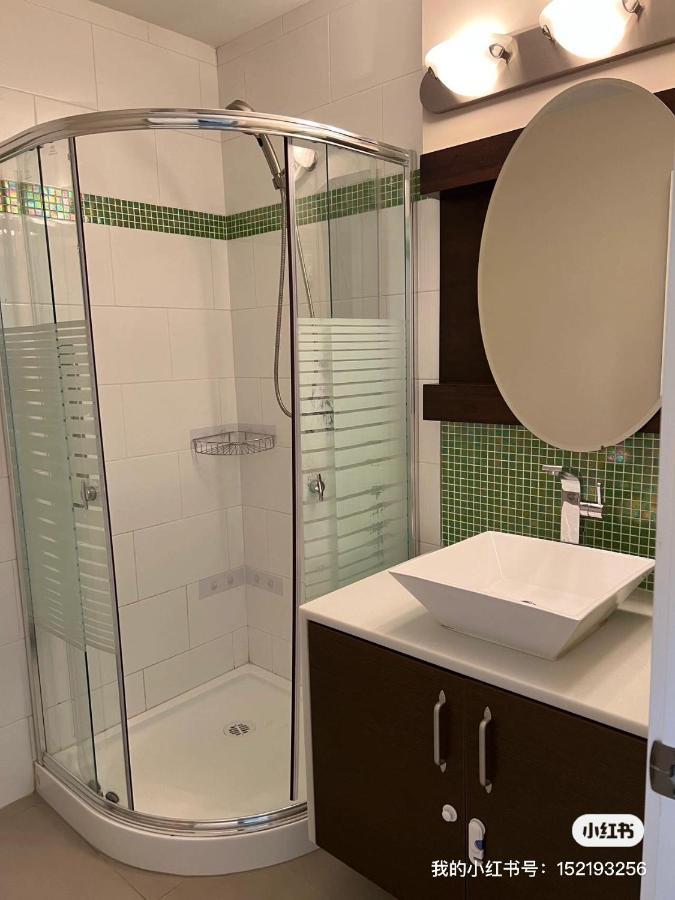 Spacious And Bright Large Suite With Separate Bathroom Richmond Luaran gambar