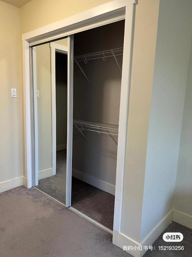 Spacious And Bright Large Suite With Separate Bathroom Richmond Luaran gambar