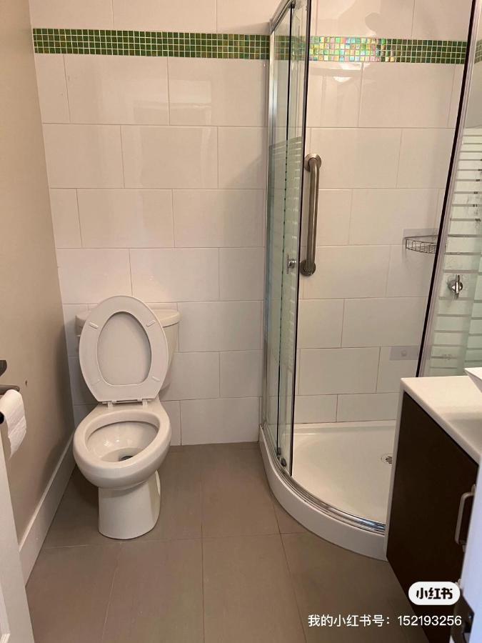 Spacious And Bright Large Suite With Separate Bathroom Richmond Luaran gambar